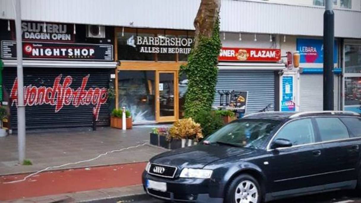Le salon de coiffure Alles de Bedrijf (Amsterdam) victime d'une explosion.
