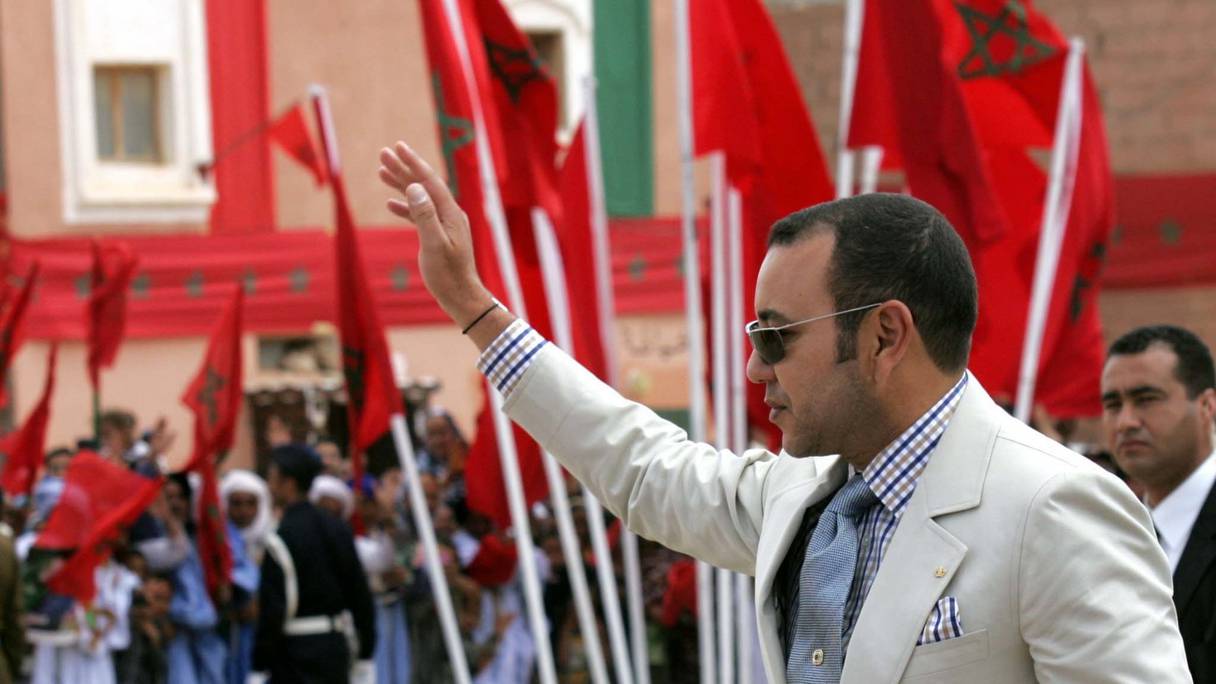 Mars 2003. Le souverain se rend à Laâyoune alors que le Maroc se prépare à présenter en avril à l'ONU le projet d'autonomie des provinces sahariennes
