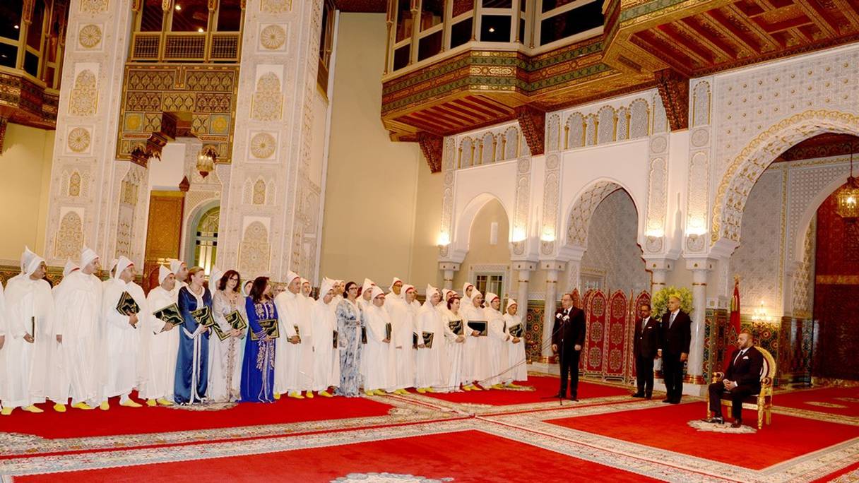 Depuis l'intronisation du roi Mohammed VI, l'usage et la tradition ont voulu que le souverain entreprenne, à chaque fois que cela est possible, des nominations d'ambassadeurs issus de divers partis politiques ou d'ONG,

