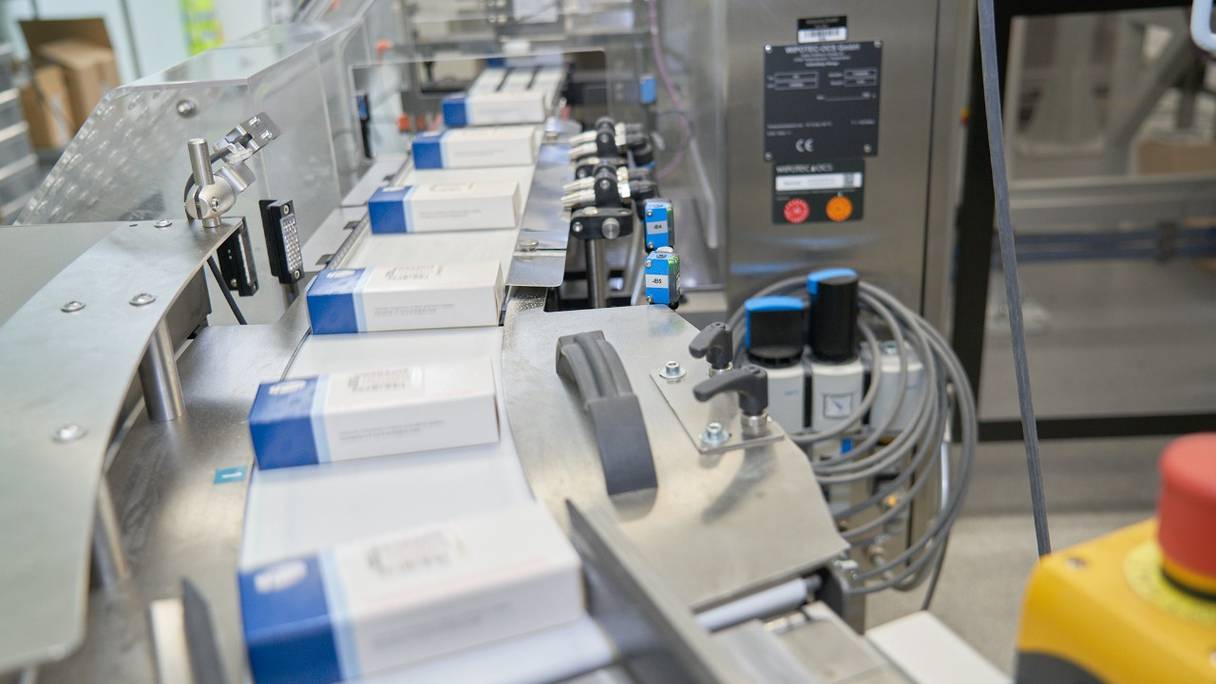 Fabrication des pilules antivirales anti-Covid-19 dans le laboratoire de Pfizer à Fribourg, en Allemagne. Cette pilule réduit les hospitalisations ou les décès de près de 90% auprès des patients à haut risque, nouvellement infectés.
