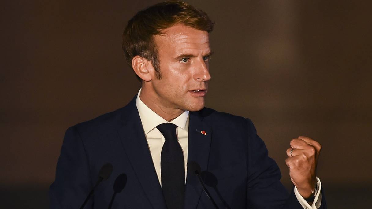 Le président français Emmanuel Macron prononce une déclaration lors du 8e sommet des pays méditerranéens MED7 à Athènes, le 17 septembre 2021.
