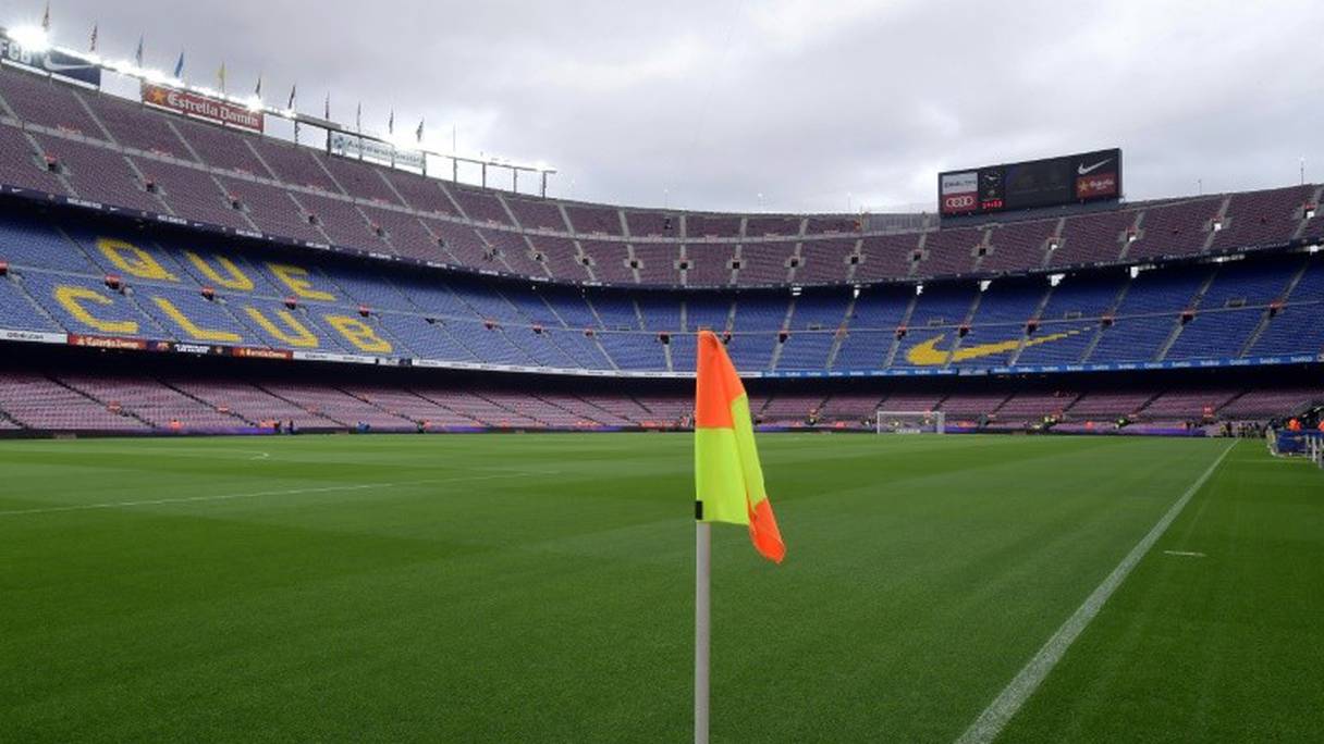 Le Camp Nou, stade du FC Barcelone, vide après l'annulation d'un match de Championnat d'Espagne entre le Barça et Las Palmas le 1er octobre 2017

