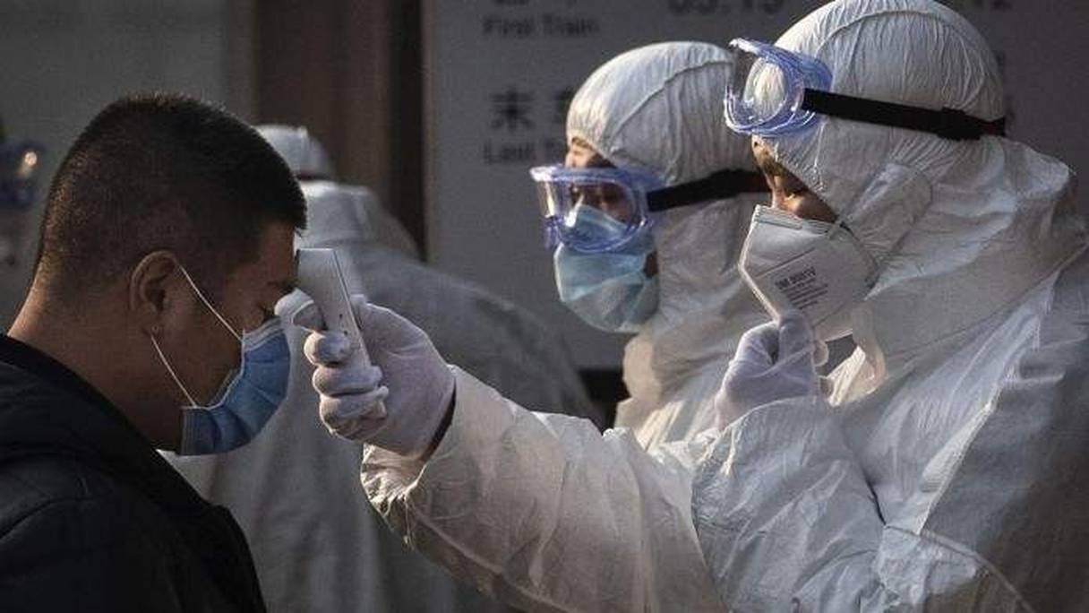 Wuhan, métropole du centre du pays d'où est partie l'épidémie, est coupée du monde depuis une semaine.

