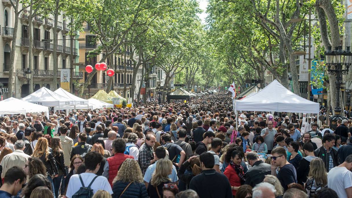 Sur les Ramblas, la grande avenue populaire de Barcelone, le 23 avril 2017. 
