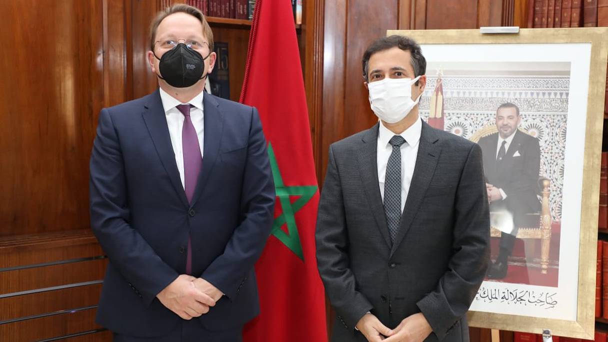 Lors de la rencontre entre Mohamed Benchaaboun et Oliver Varhelyi, ce mardi 1er décembre 2020 à Rabat 
