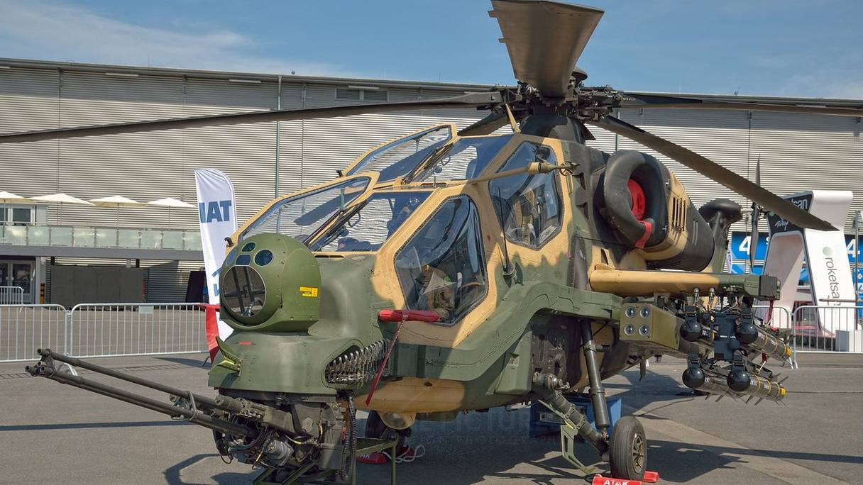 Hélicoptère d'attaque T129 ATAK, produit par Turkish Aerospace Industries (TAI) et l’italien AgustaWestland.
