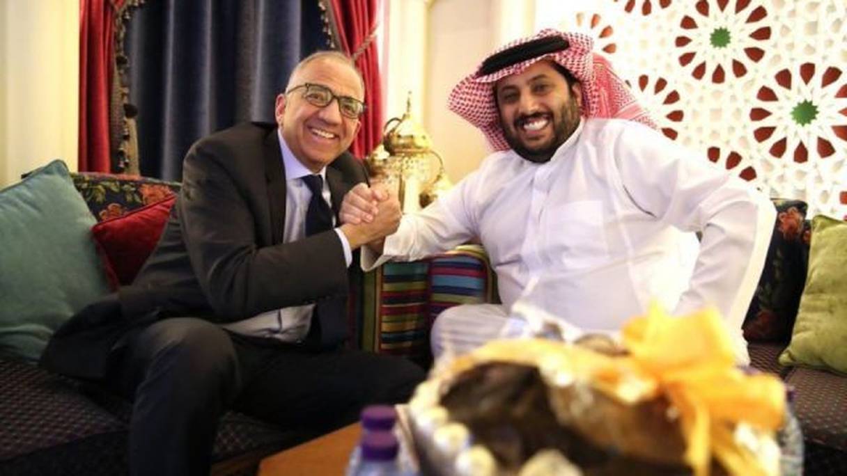 Le patron du football saoudien Turki Al Cheikh et celui de United 2026, Carlos Cordeiro.
