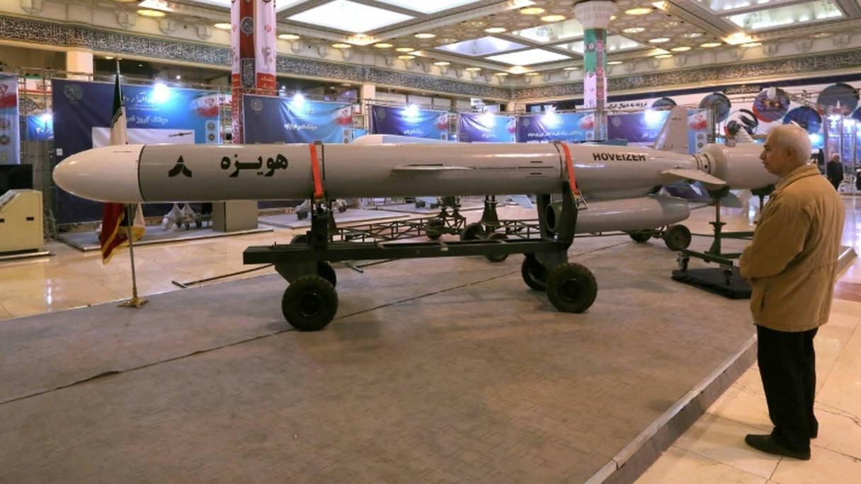 Le missile de croisière Hoveizeh montré lors d'une cérémonie à Téhéran le 2 février 2019.

