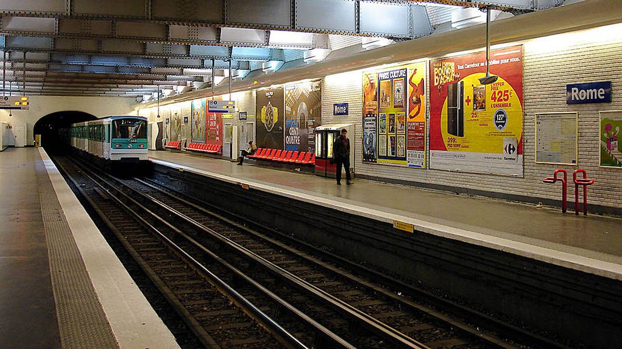 Station Rome de la ligne 2 du métro de Paris, France.
