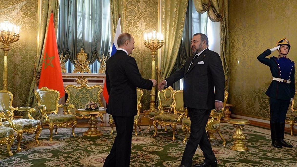 Le roi Mohammed VI reçu par le président russe Vladimir Poutine, lors de la visite historique du Souverain le 15 mars 2016, à Moscou.
