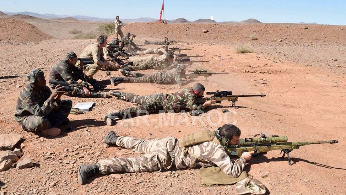 Soldats des FAR en plein exercice de tirs ciblés. 
