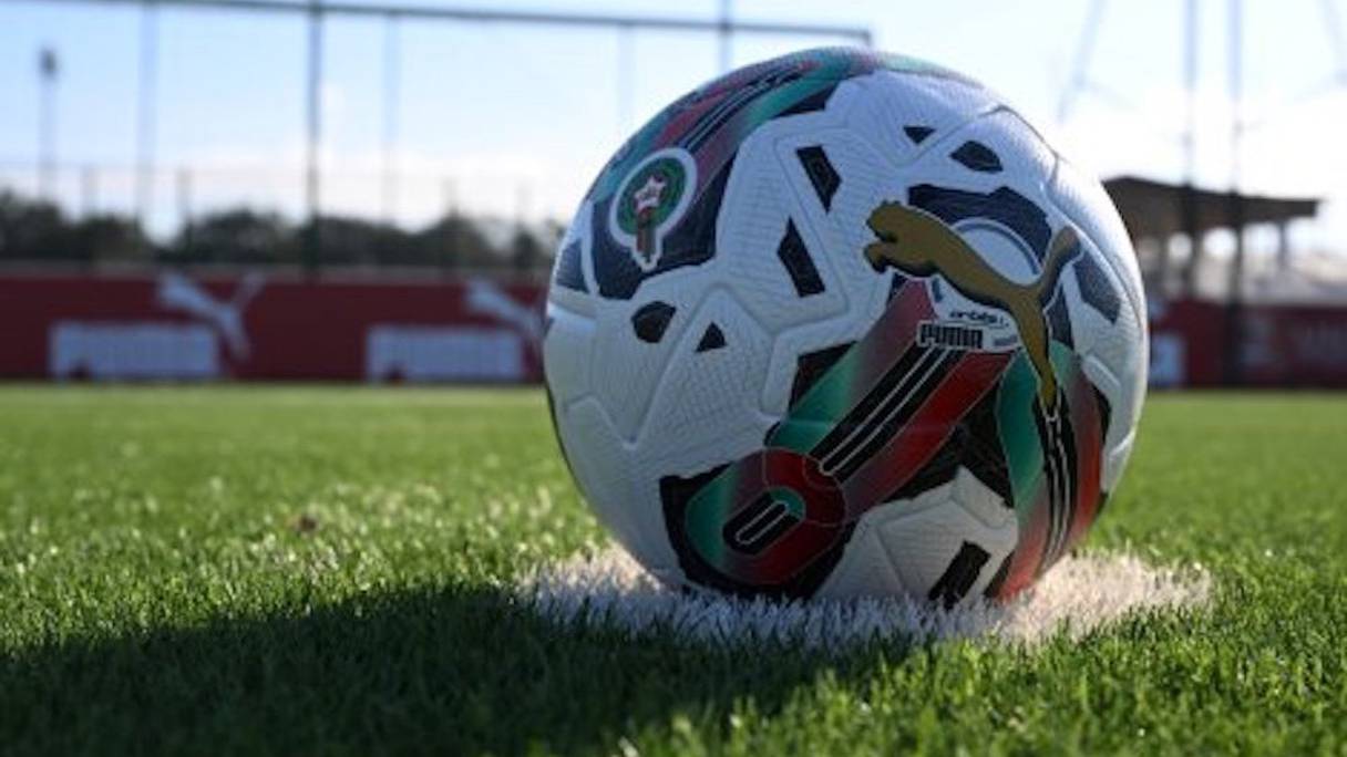 Le nouveau ballon de Botola Pro Inwi pour la saison 2022-2023.