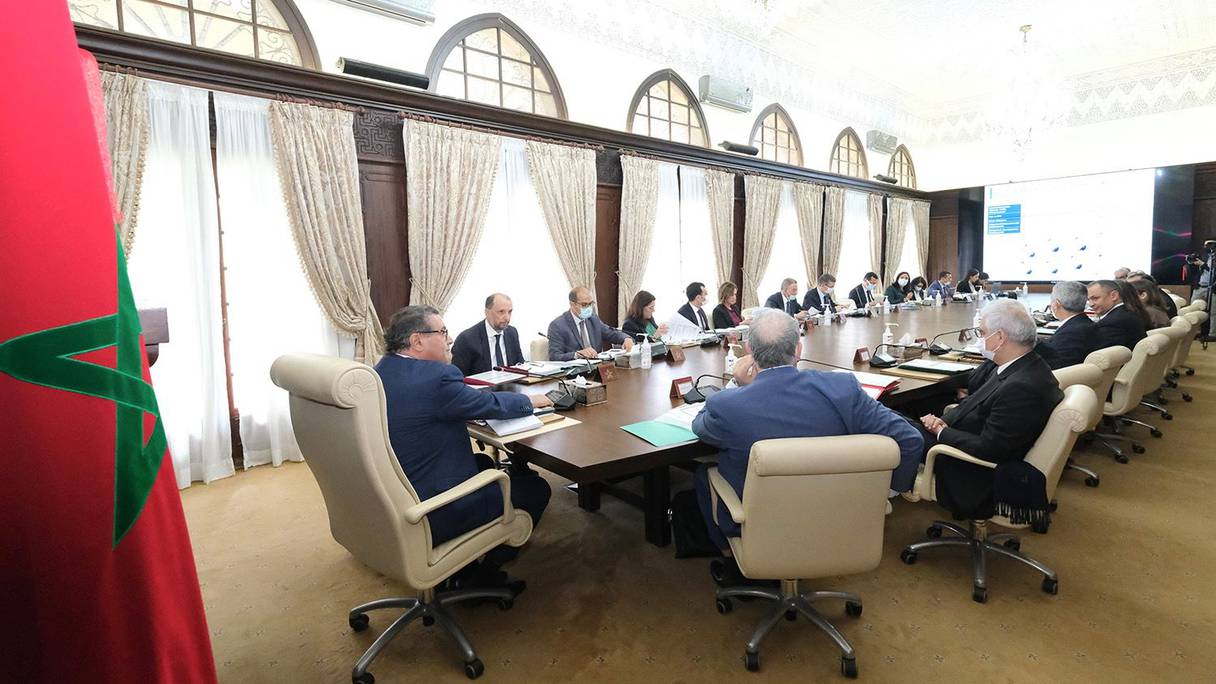 Réunion de la commission des Investissements n°85, présidée par Aziz Akhannouch, le 20 avril 2022, à Rabat.

