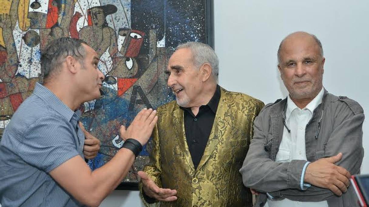 Le critique d'art Youssef Wahboun, l'arriste Saad Bencheffaj et l'artiste Bouchta el Hayani
