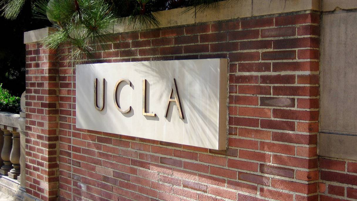 Entrée du campus de l'université de Californie à Los Angeles (UCLA)
