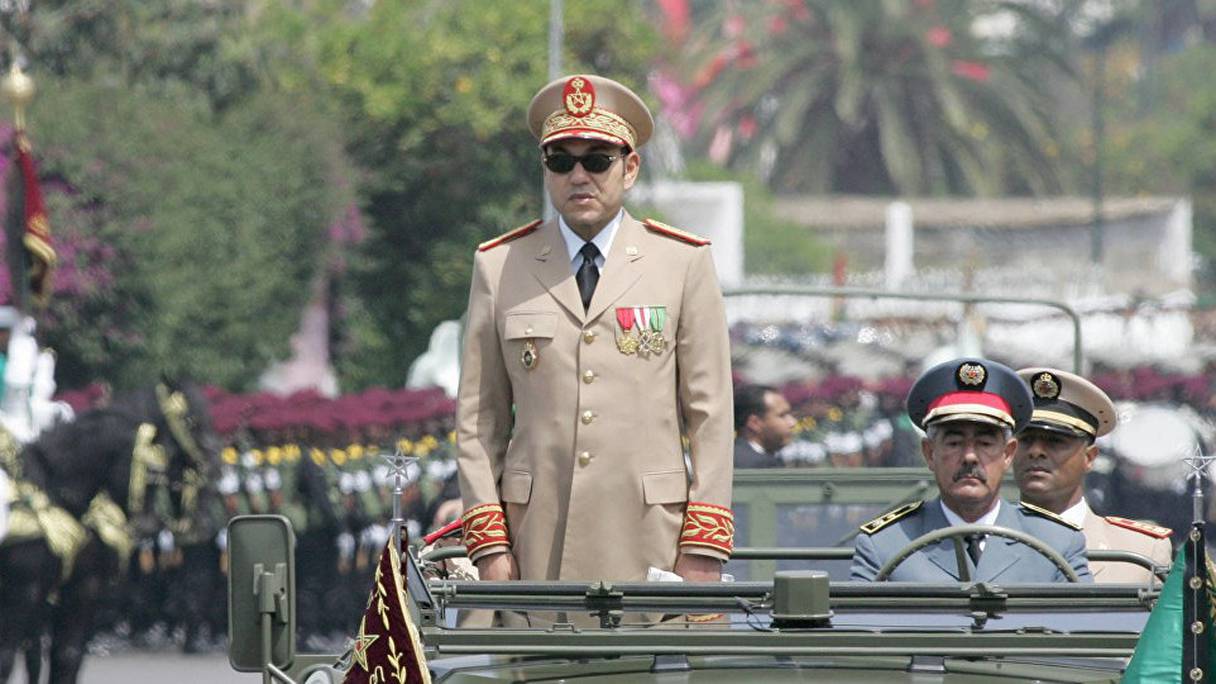 Le Roi Mohammed VI, Chef Suprême et Chef d'État-Major général des FAR.
