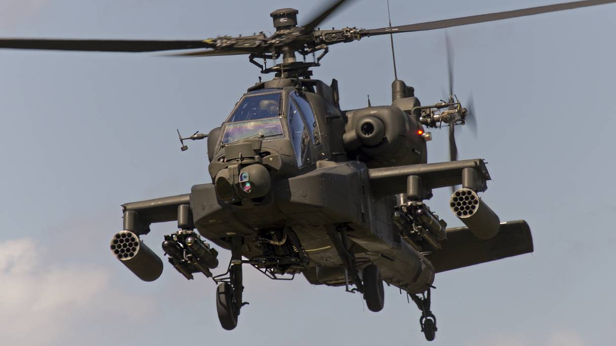Un hélicoptère d'attaque Apache AH-64E développé par l'avionneur américain Boeing.
