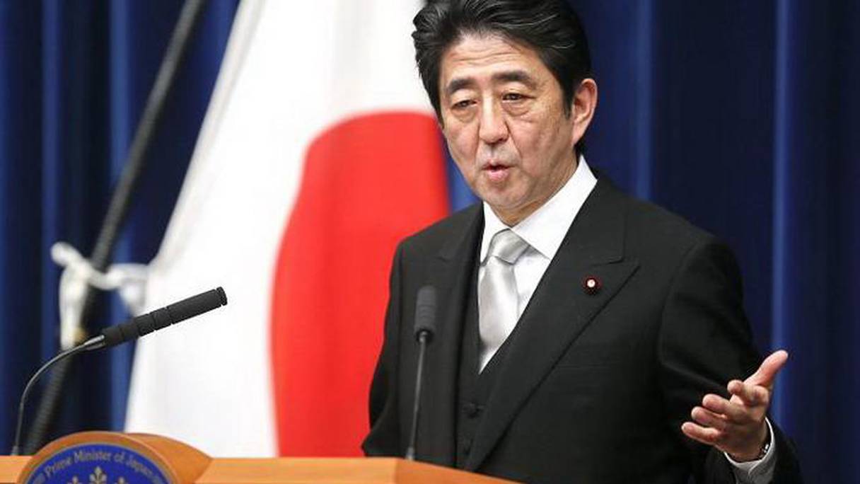 «Nous avons la responsabilité d'hériter du passé, en toute humilité, et de le transmettre pour l'avenir», a souligné le Premier ministre japonais Shinzo Abe, mardi 14 août 2015.
