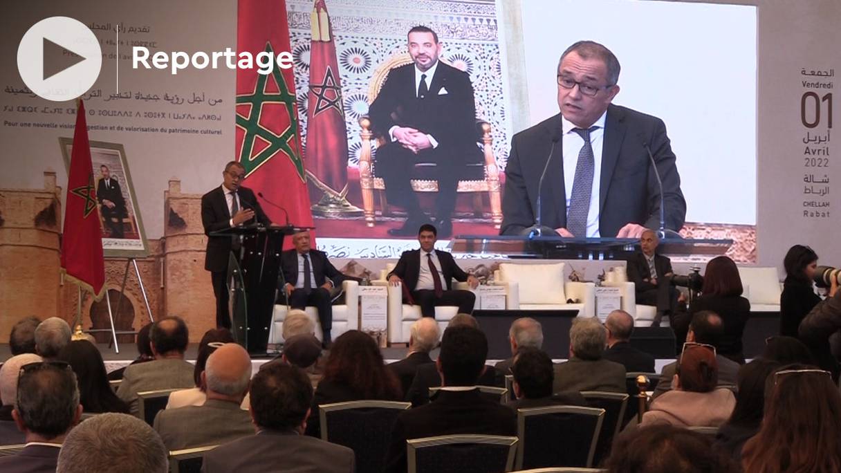 Ahmed Reda Chami, président du CESE, présente les principales recommandations de l'avis intitulé «Pour une nouvelle vision de gestion et de valorisation du patrimoine culturel», à Rabat, vendredi 1er avril 2022.
